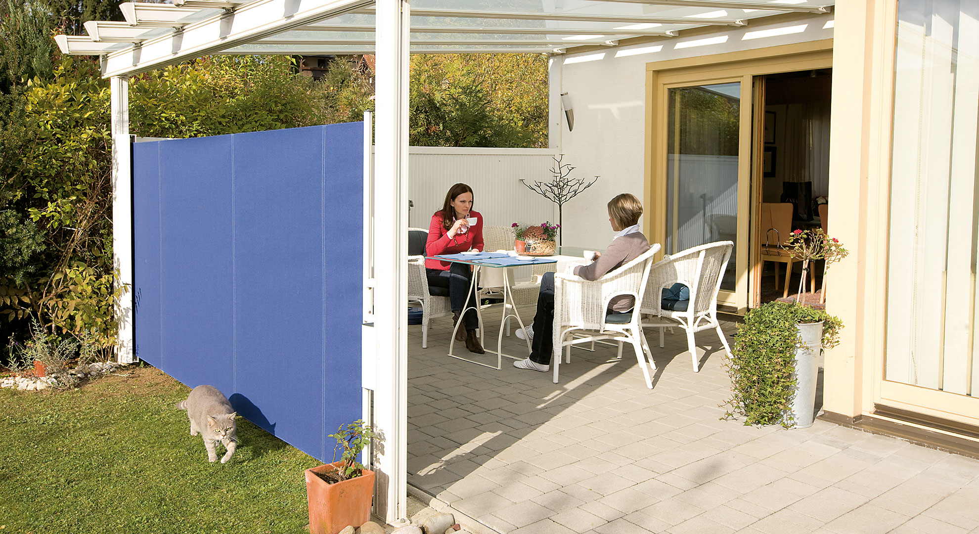 WOUNDWO Seitenwandmarkisen SIDELINE Seitenansicht Terrasse blau